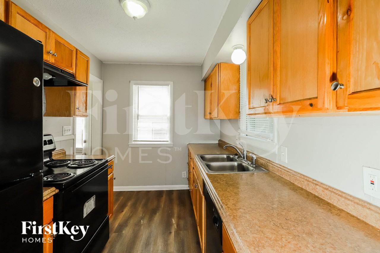 9005 E 68th Ter - Photo 7 of 19