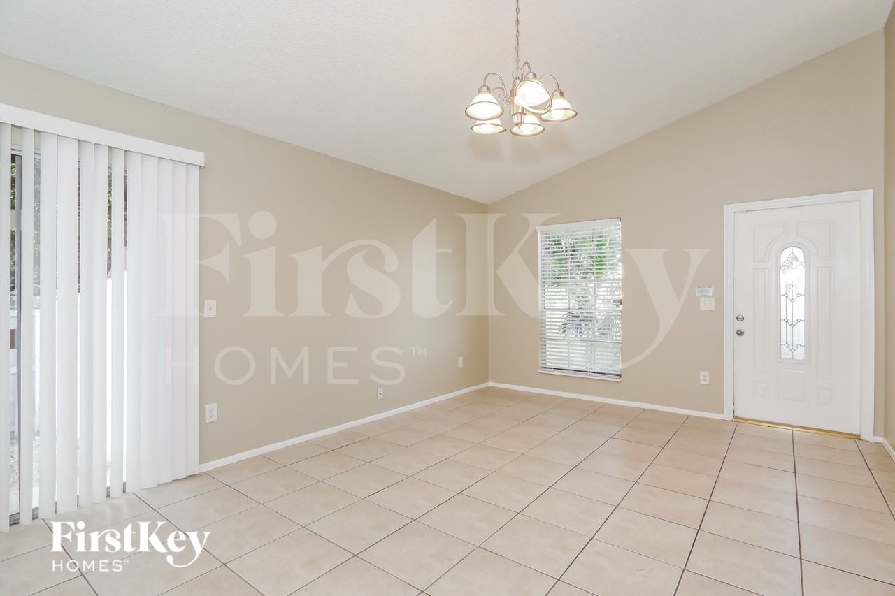 8666 Sw 14th St - Photo 4 of 15