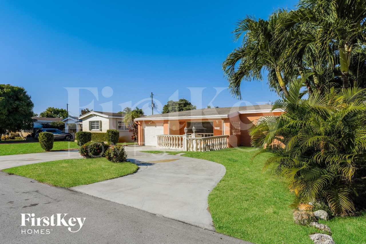 7619 Kismet St - Photo 2 of 15