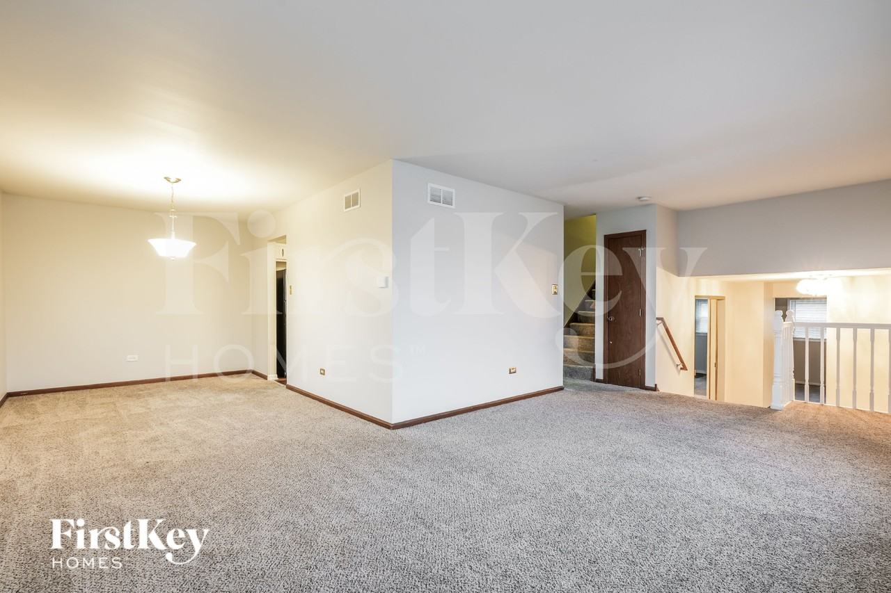 744 E 194th St - Photo 2 of 13