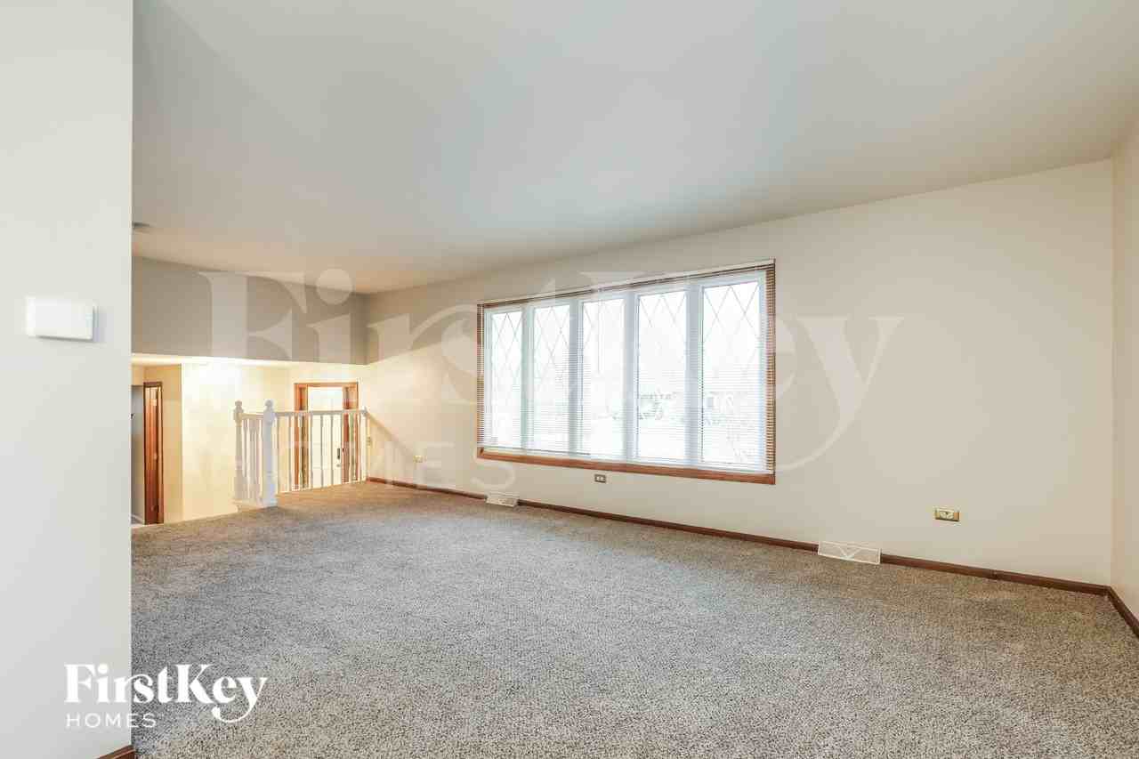 744 E 194th St - Photo 3 of 13