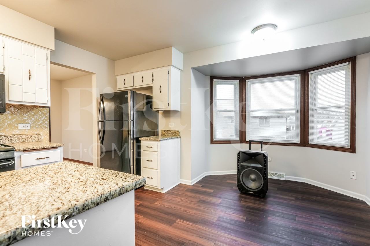 744 E 194th St - Photo 5 of 13