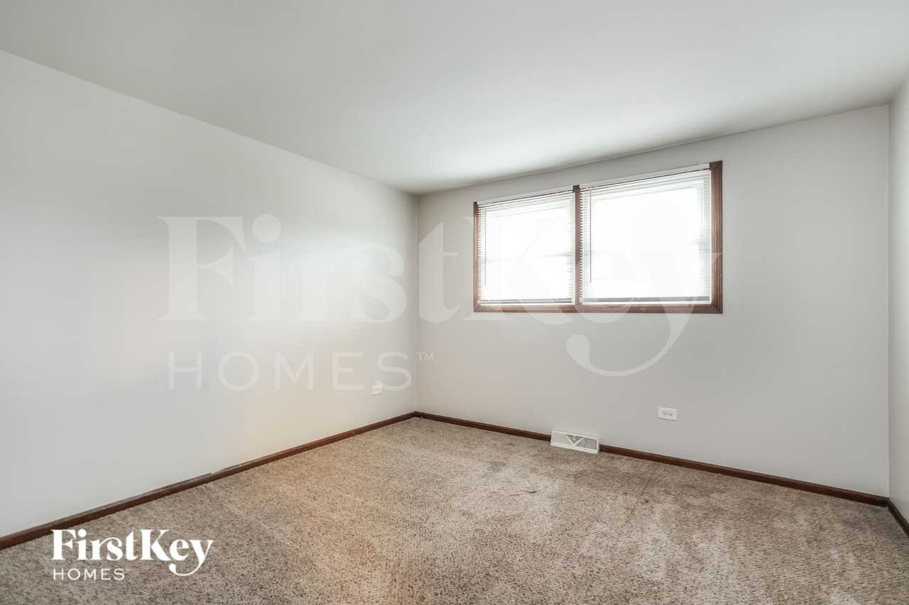 744 E 194th St - Photo 6 of 13