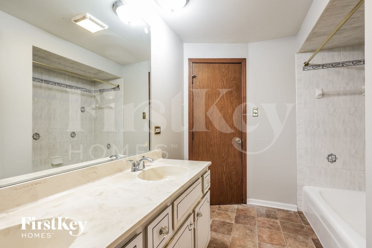 744 E 194th St - Photo 7 of 13