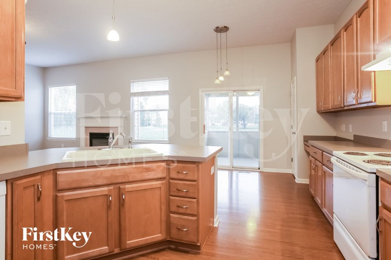 6565 Hunters Rdg S - Photo 4 of 15