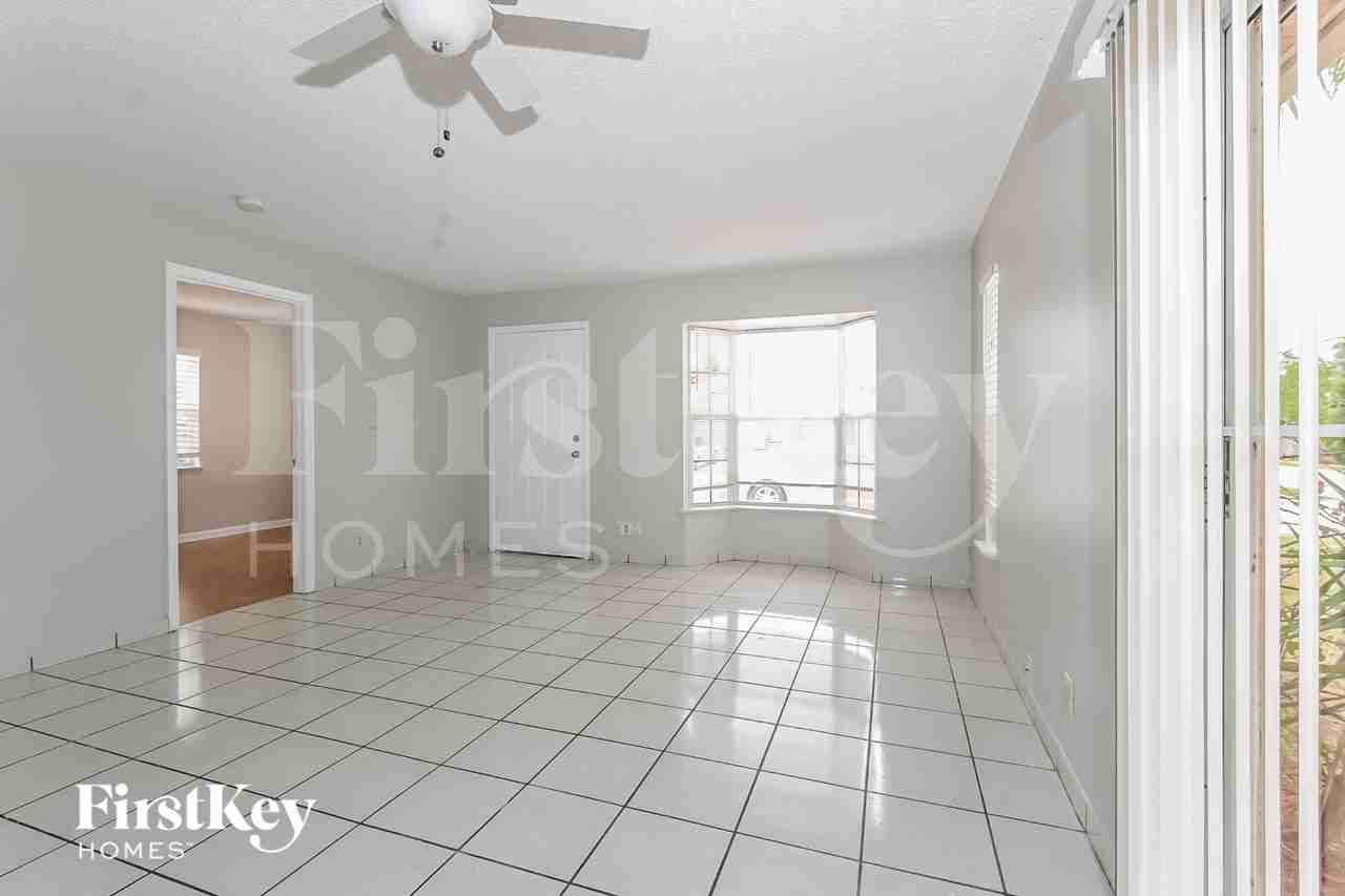 5725 Boynton Cove Way - Photo 5 of 15