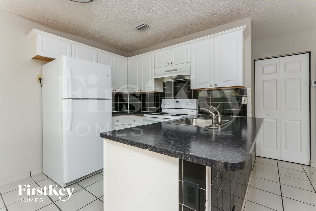 5725 Boynton Cove Way - Photo 7 of 15