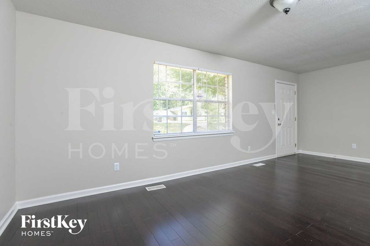 5204 Goldmar Dr - Photo 4 of 15