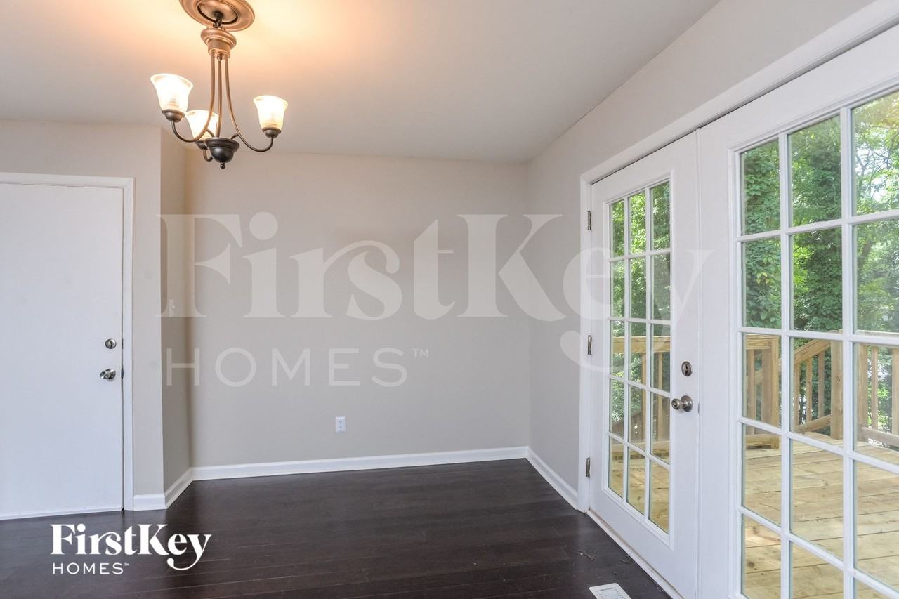 5204 Goldmar Dr - Photo 5 of 15