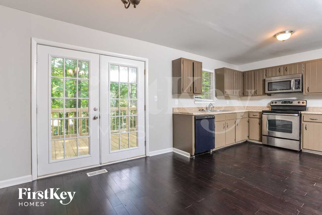 5204 Goldmar Dr - Photo 6 of 15