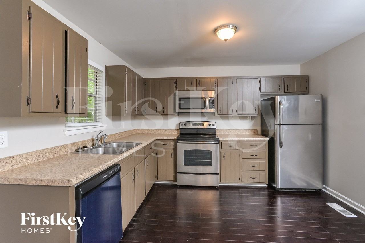 5204 Goldmar Dr - Photo 7 of 15