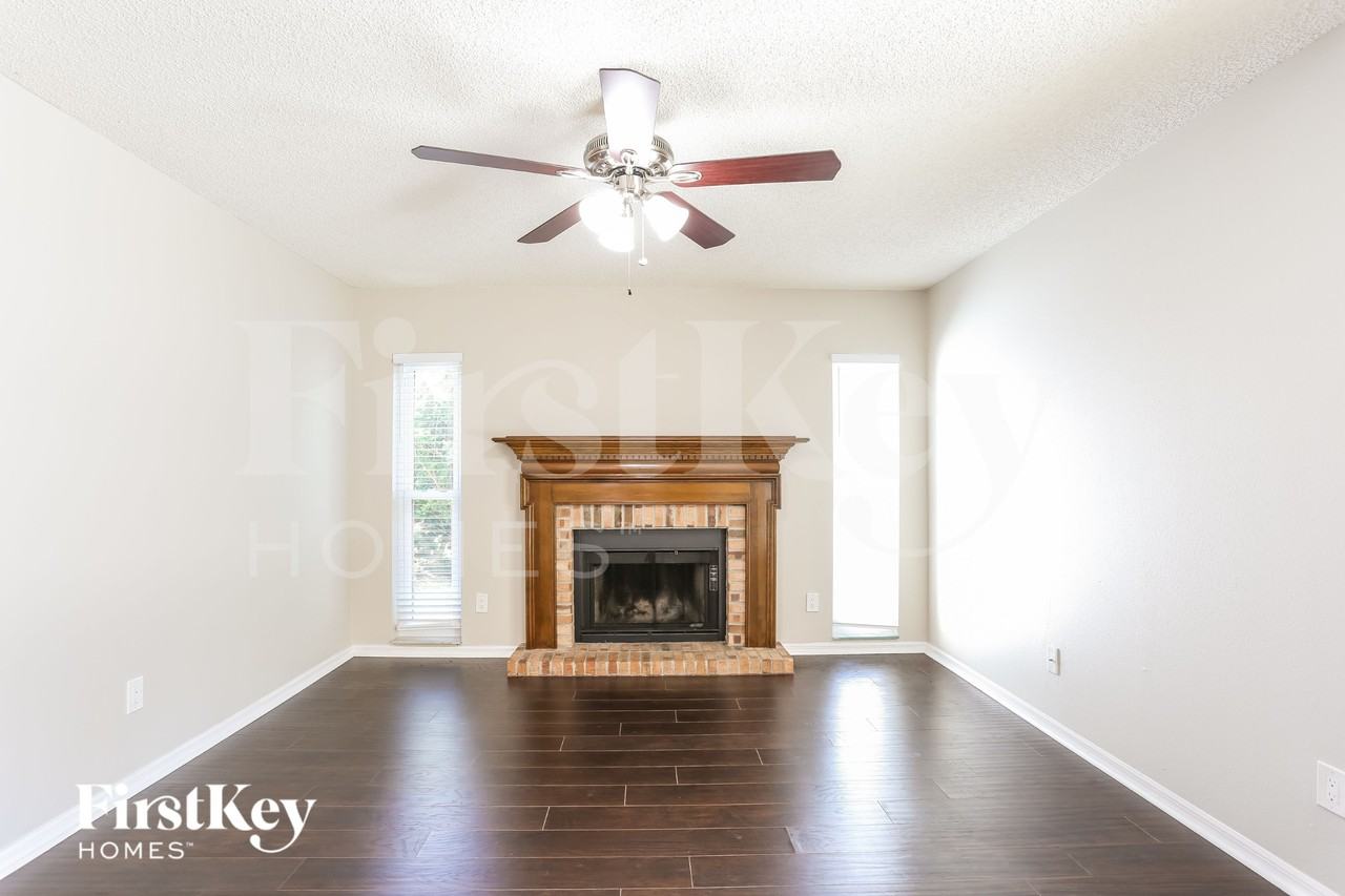 4729 Windflower Cir - Photo 2 of 18