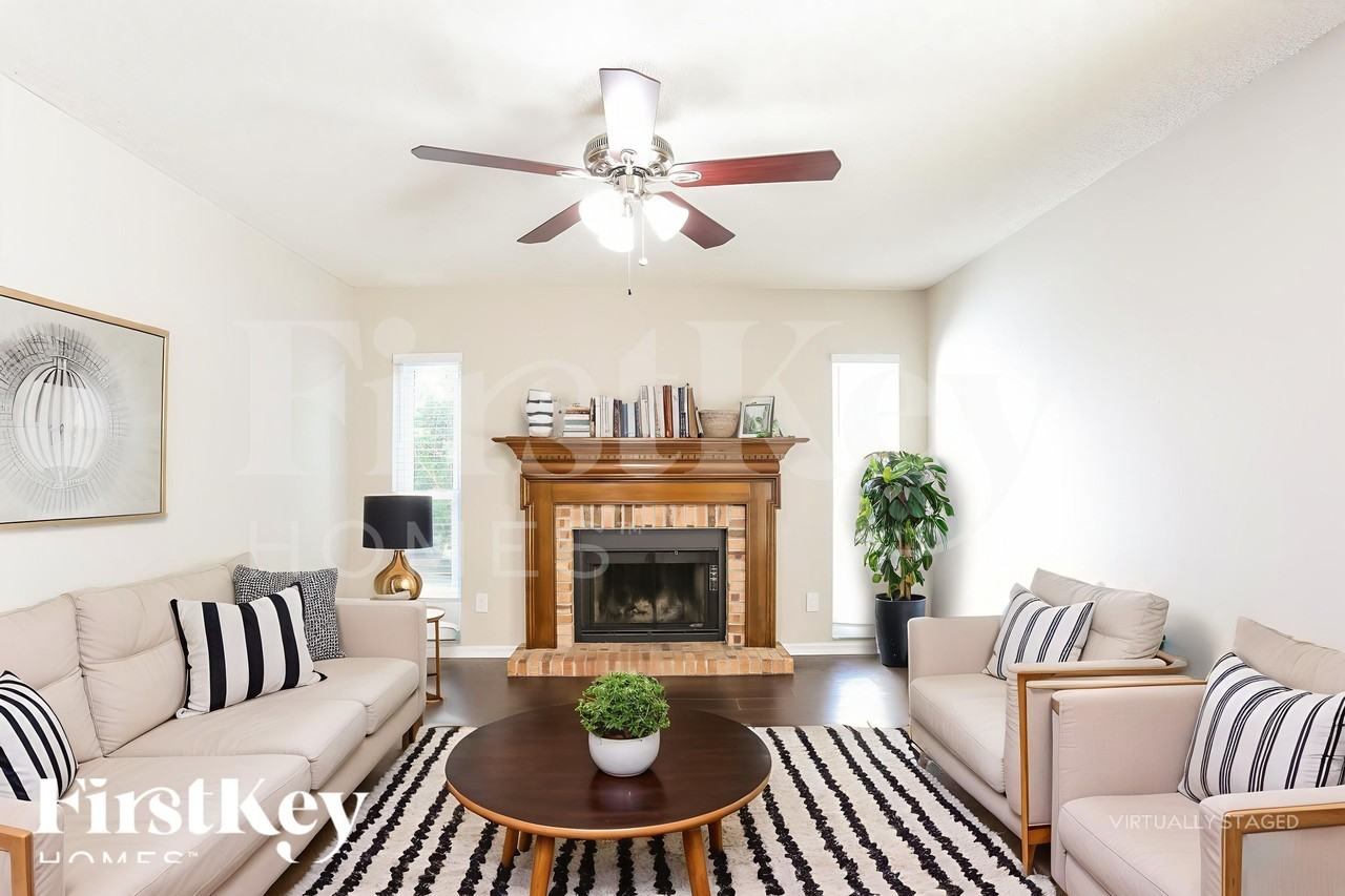 4729 Windflower Cir - Photo 3 of 18