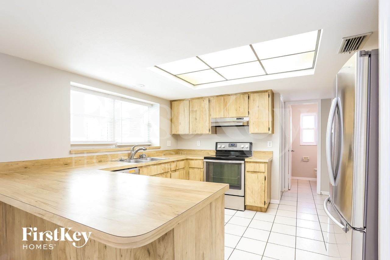 4729 Windflower Cir - Photo 6 of 18