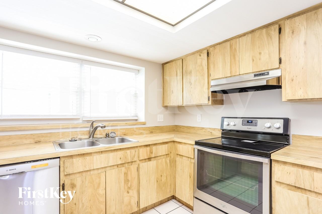 4729 Windflower Cir - Photo 7 of 18