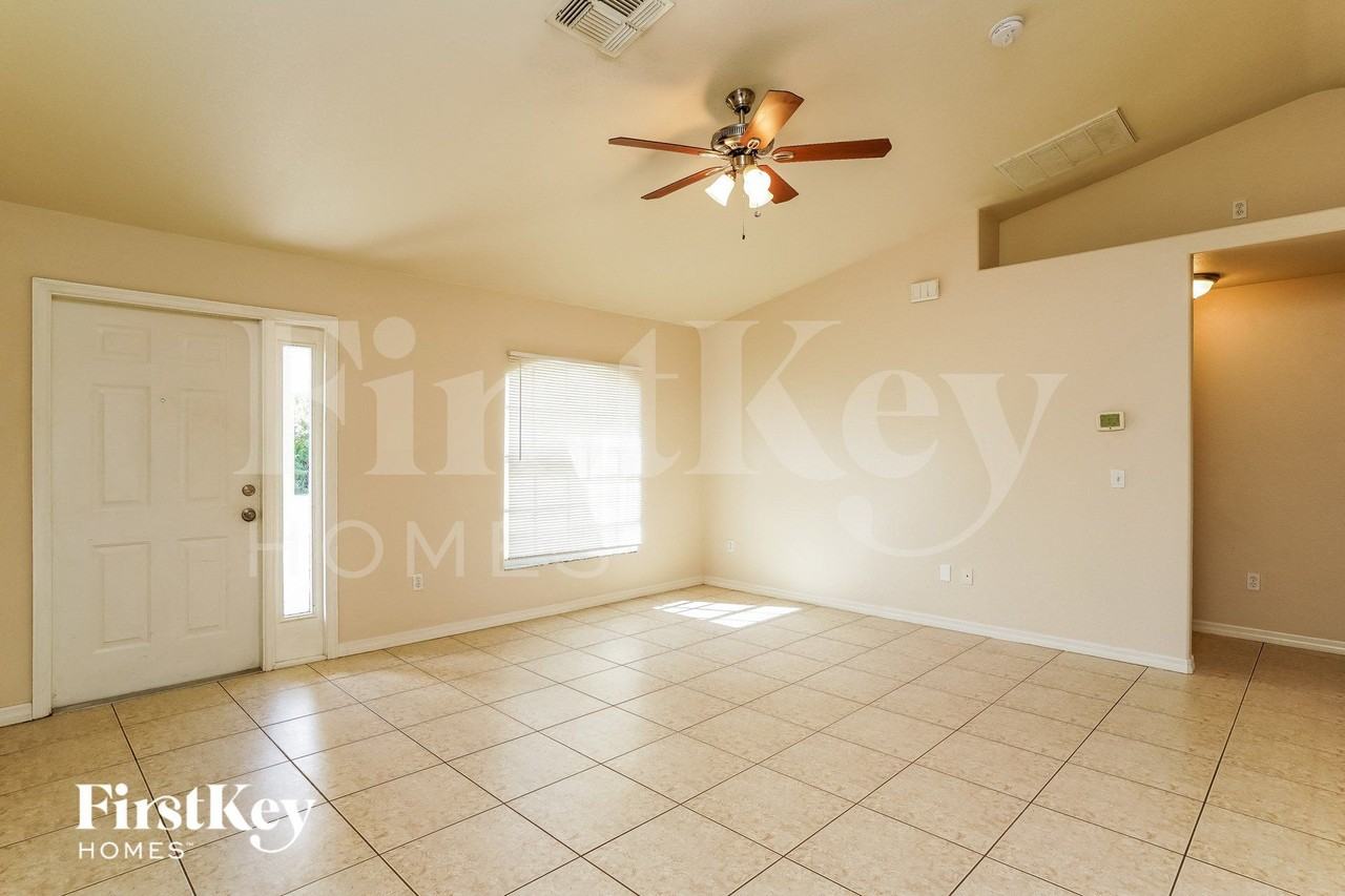 4302 12th St W - Photo 4 of 15