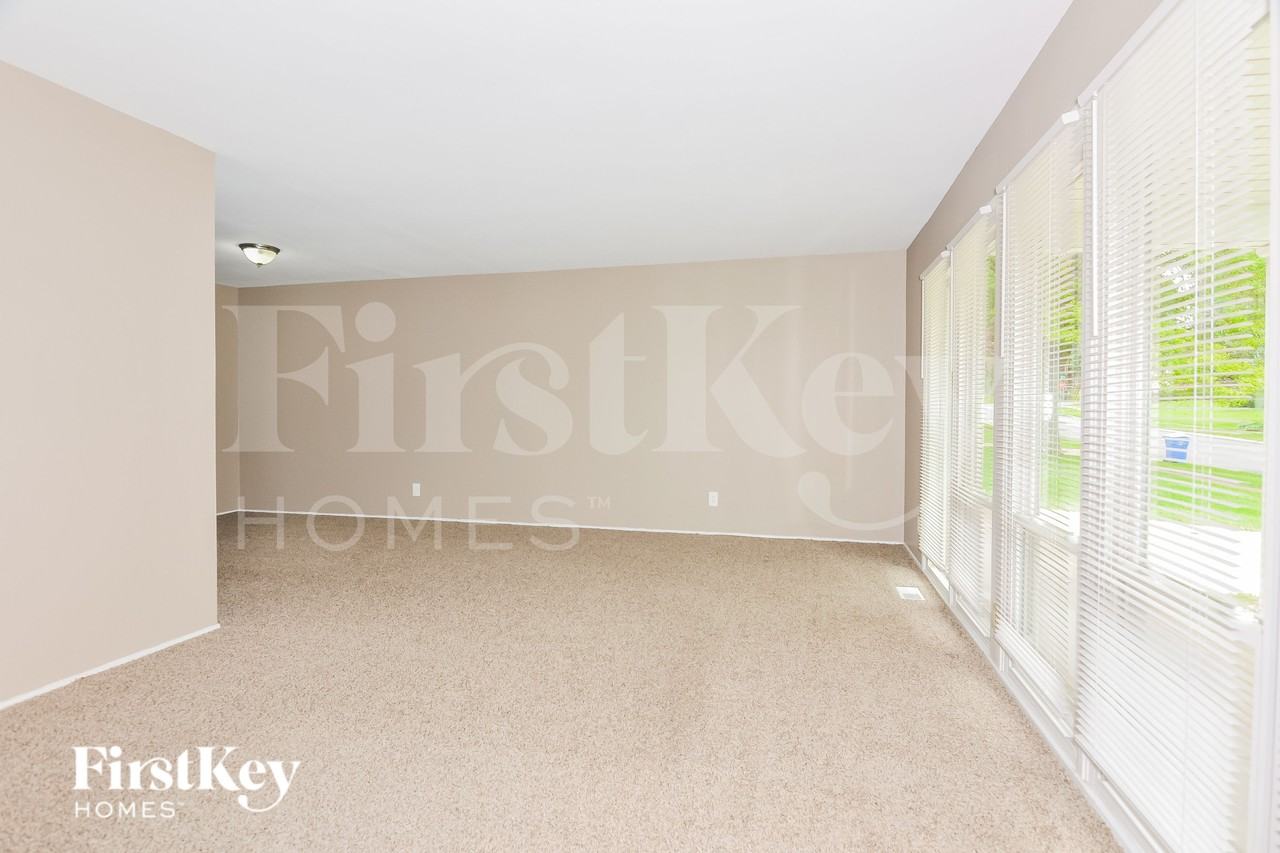 3655 Saint Catherine St - Photo 3 of 16