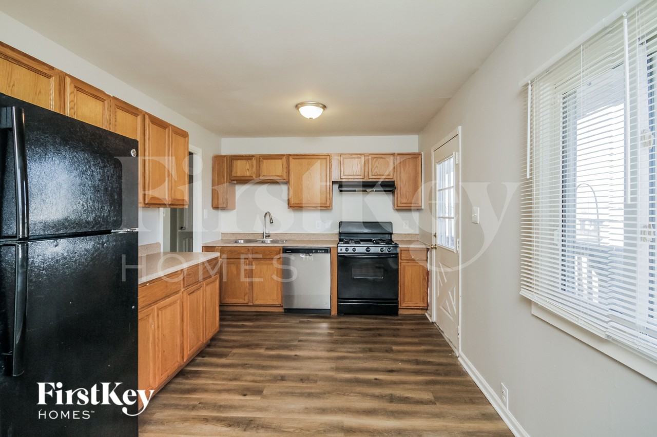 341 Emery Ave - Photo 6 of 15