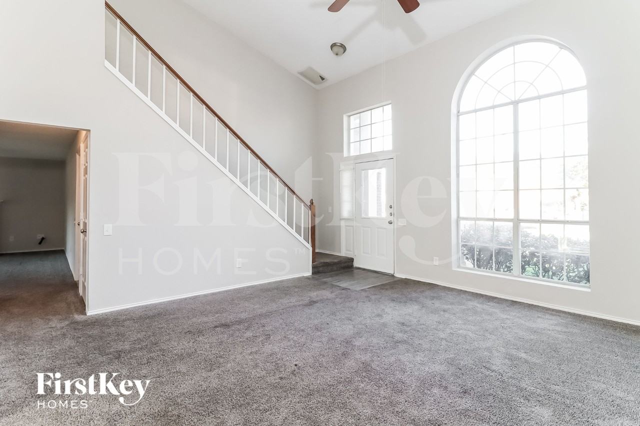 3217 Marie Ln - Photo 3 of 15