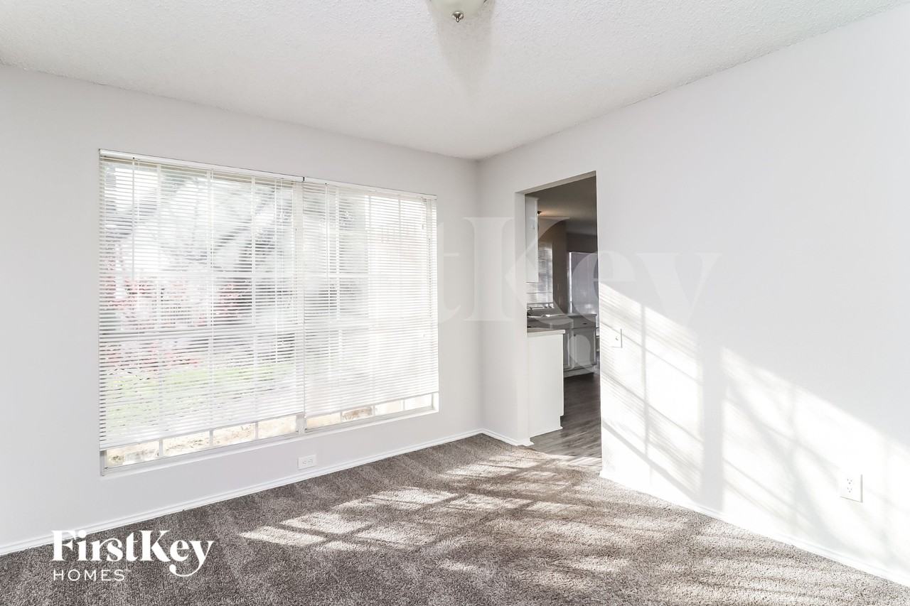 3217 Marie Ln - Photo 5 of 15