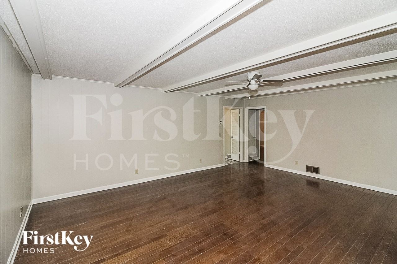 3000 Eagle Dr - Photo 2 of 15