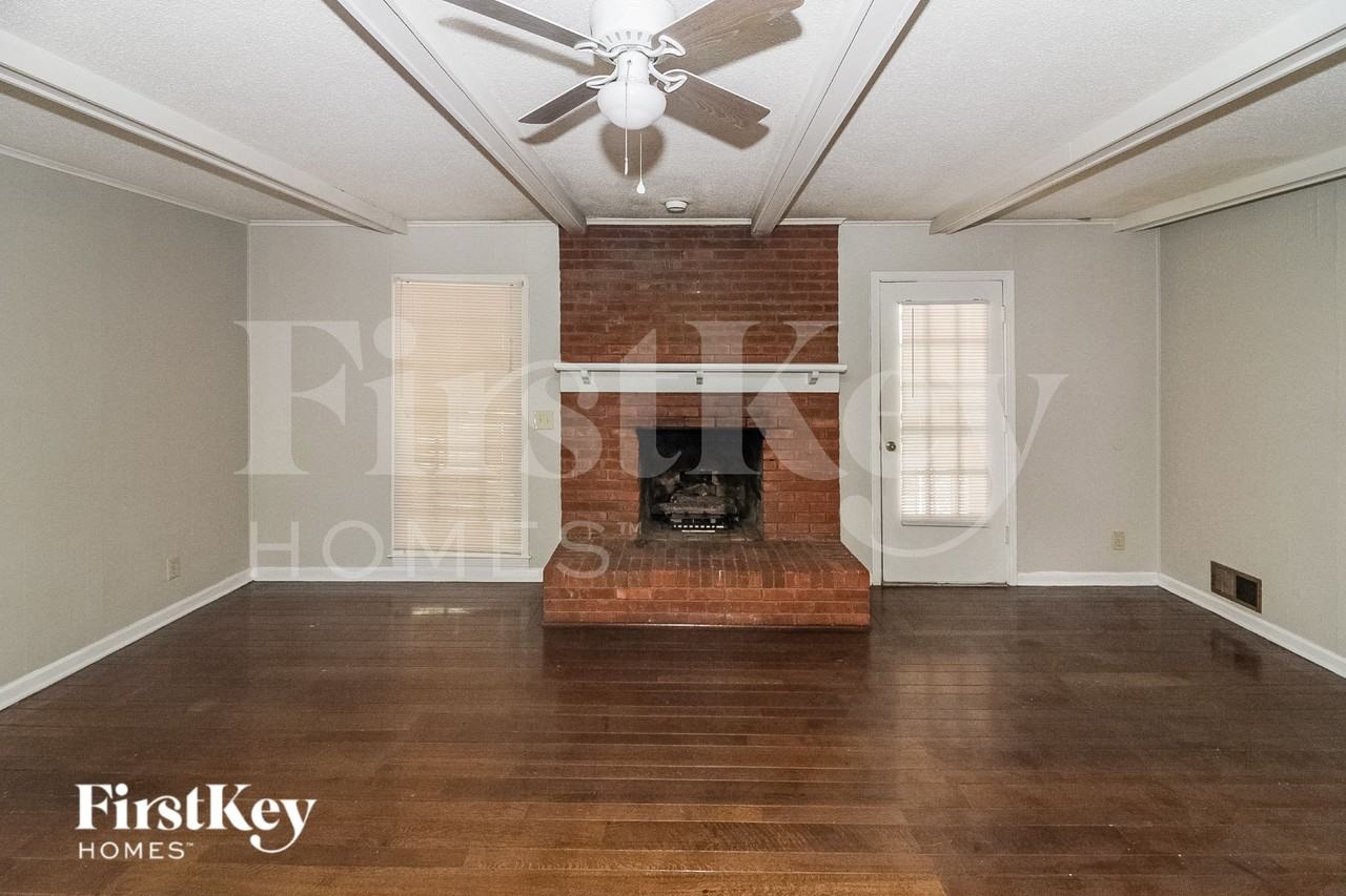 3000 Eagle Dr - Photo 3 of 15