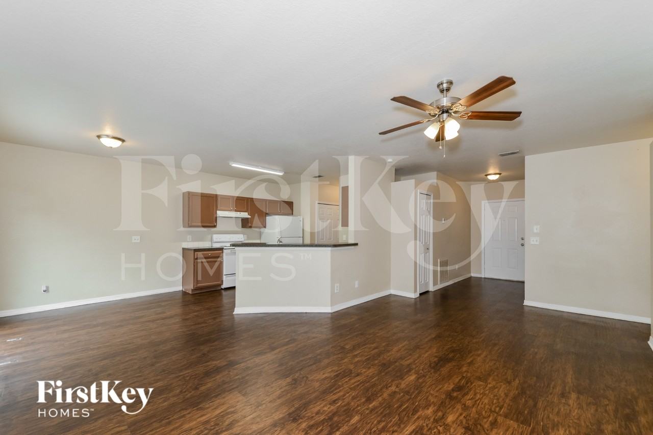 2598 N Salford Blvd - Photo 3 of 16