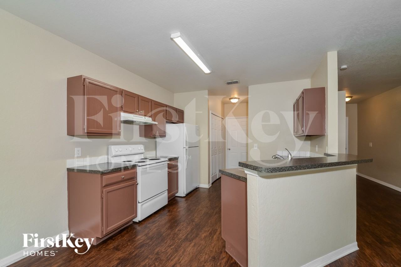 2598 N Salford Blvd - Photo 5 of 16