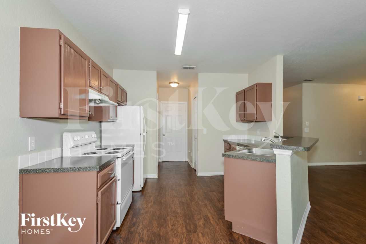 2598 N Salford Blvd - Photo 6 of 16