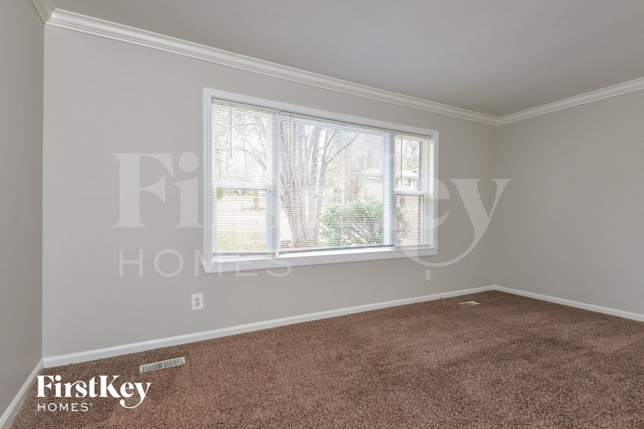 212 Sam Pate Dr - Photo 3 of 15