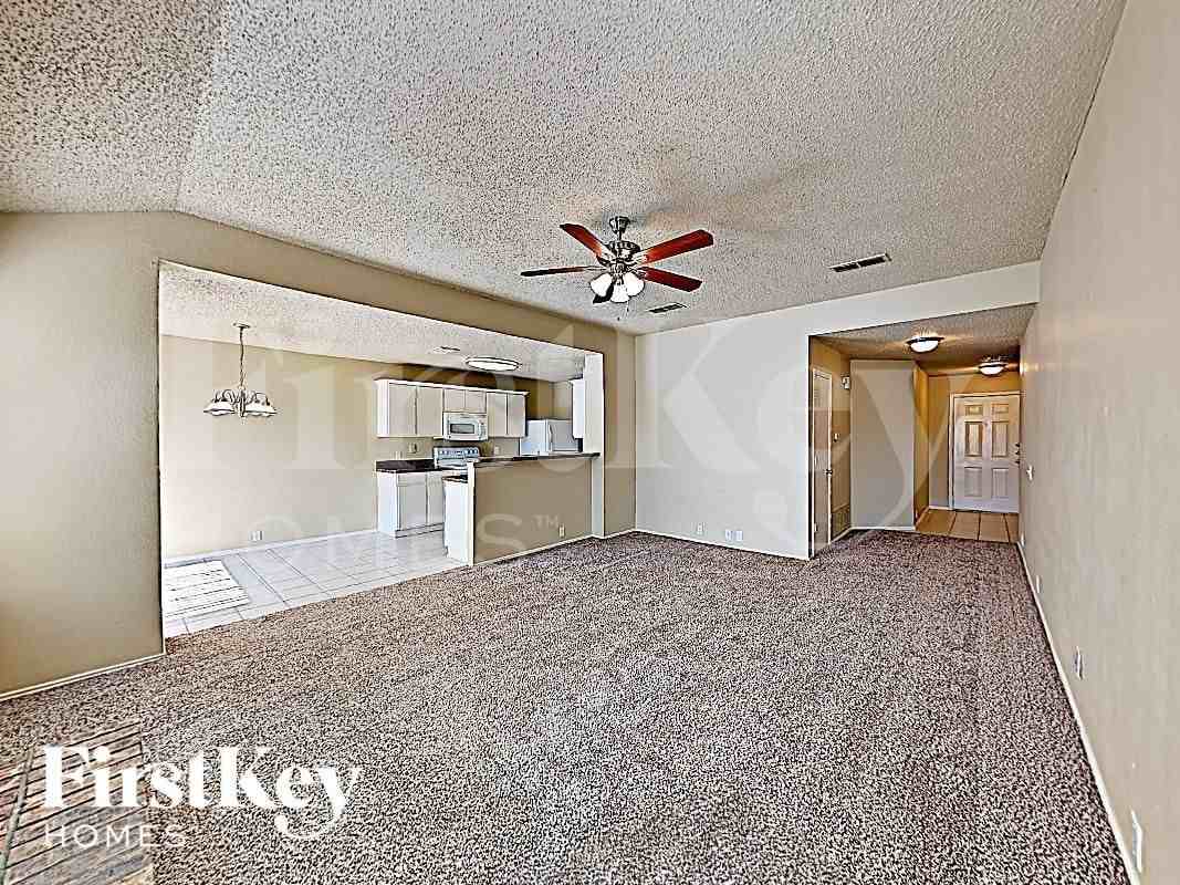 208 Amber Ridge Dr - Photo 3 of 16