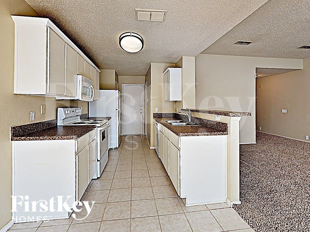 208 Amber Ridge Dr - Photo 5 of 16