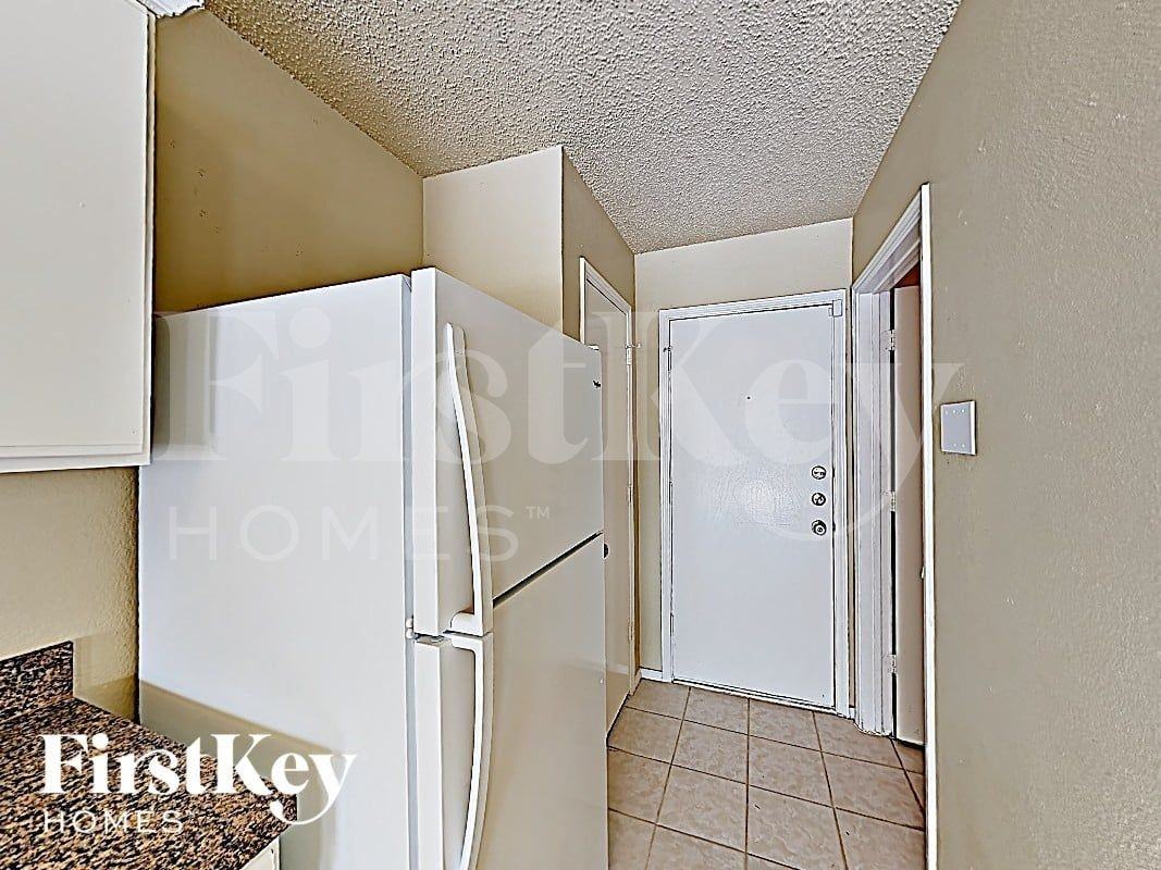 208 Amber Ridge Dr - Photo 6 of 16