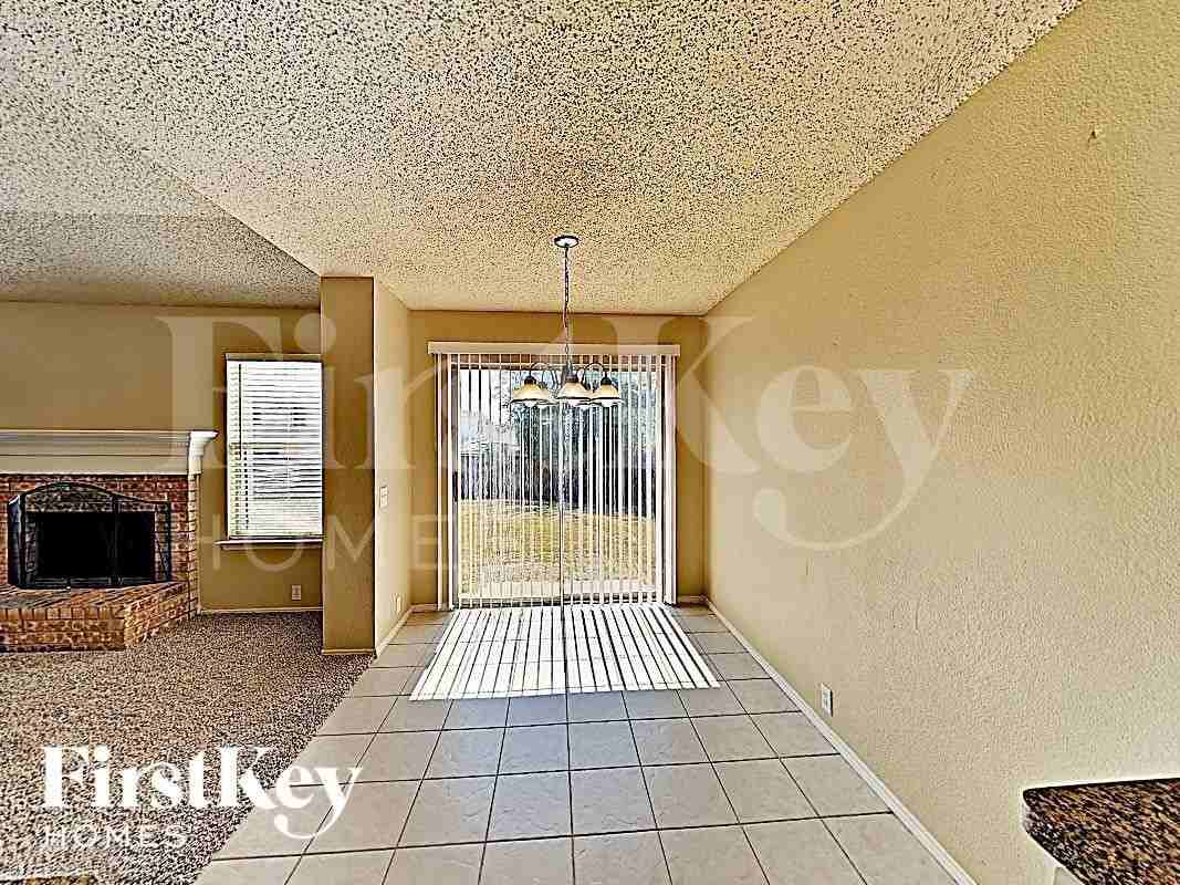 208 Amber Ridge Dr - Photo 7 of 16