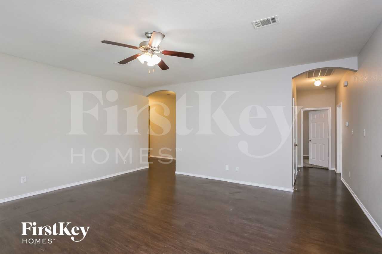 2037 Cattle Creek Rd - Photo 2 of 15