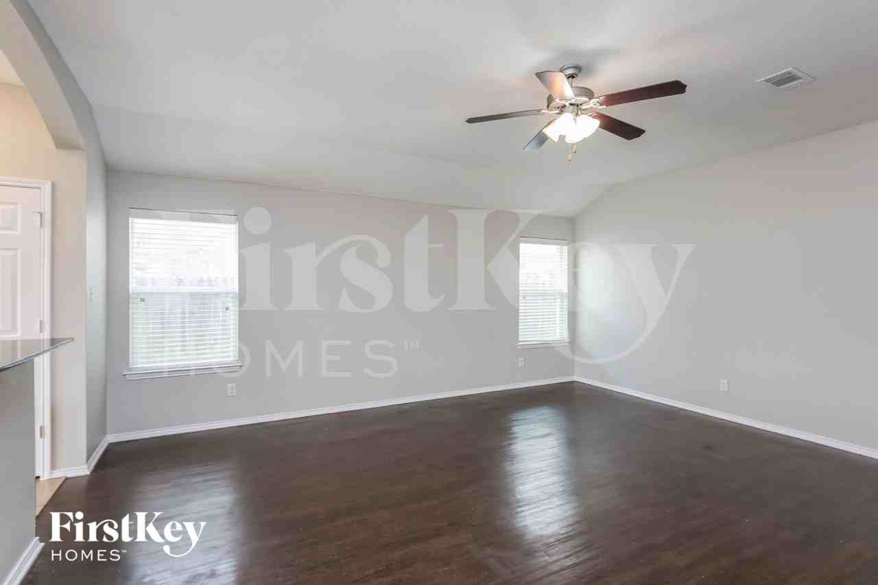 2037 Cattle Creek Rd - Photo 3 of 15