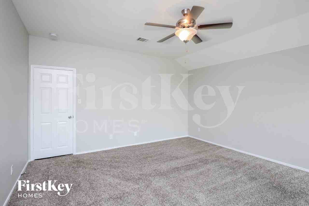 2037 Cattle Creek Rd - Photo 7 of 15