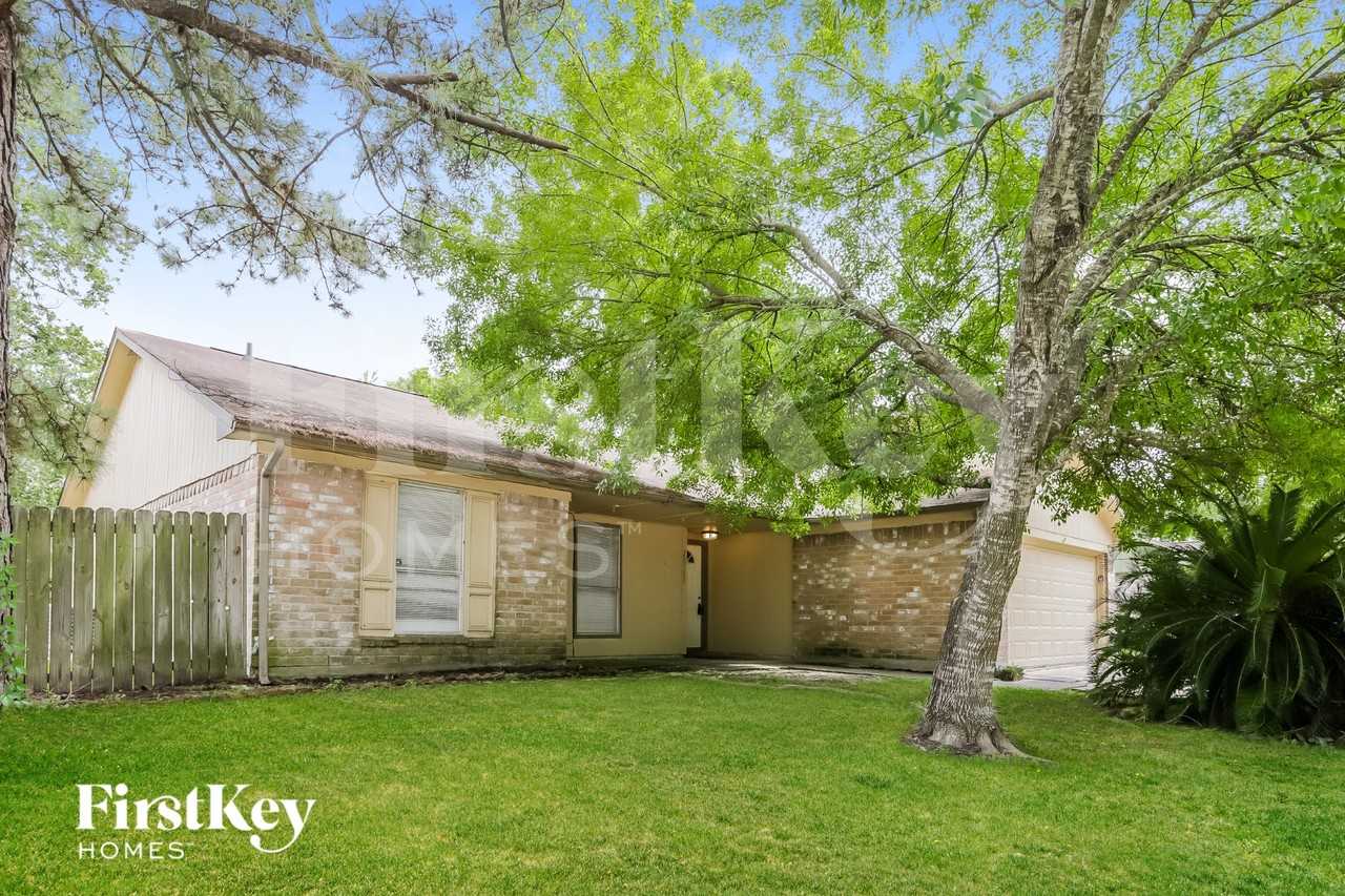 20142 Misty Pines Dr - Photo 2 of 15