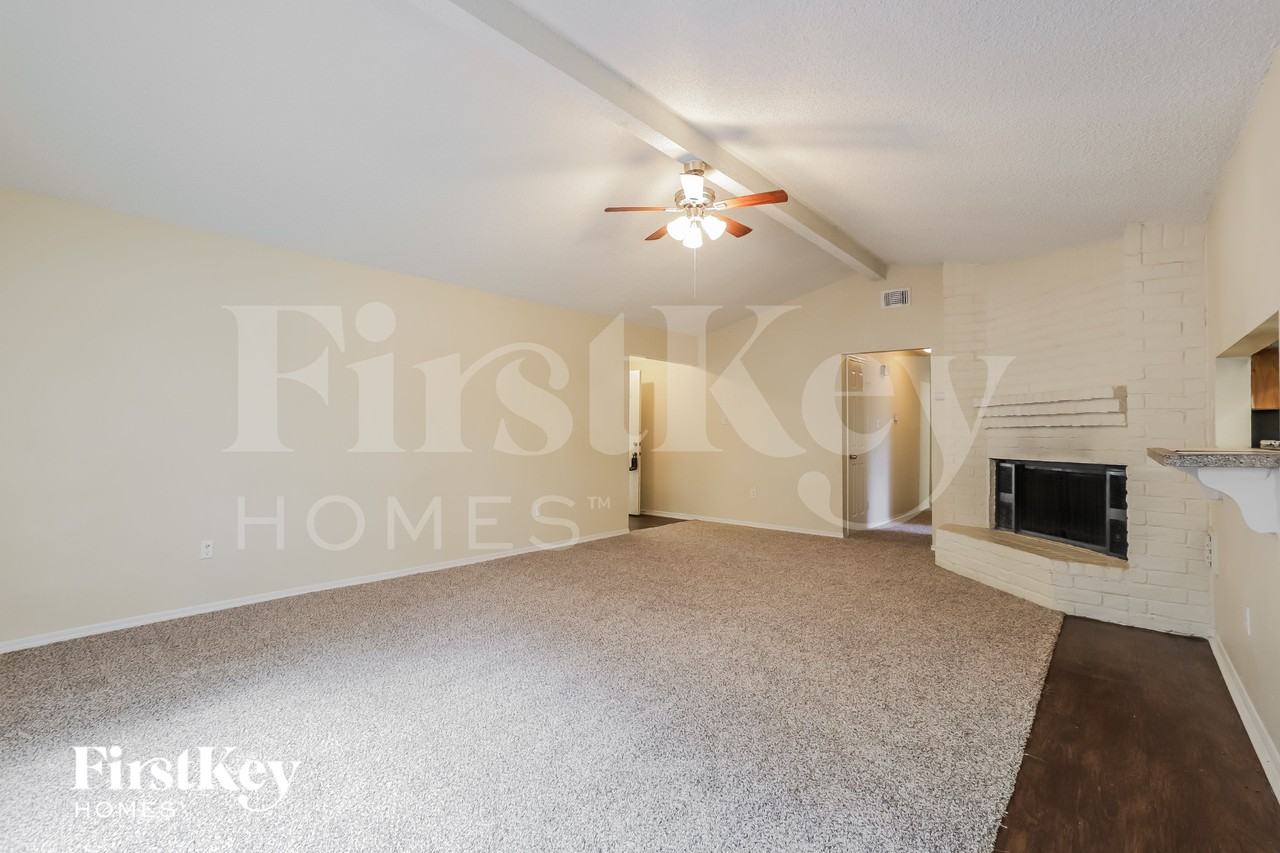 20142 Misty Pines Dr - Photo 4 of 15