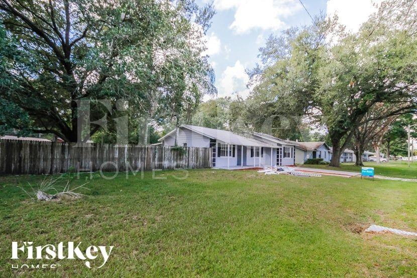 1334 Grace St N - Photo 2 of 15