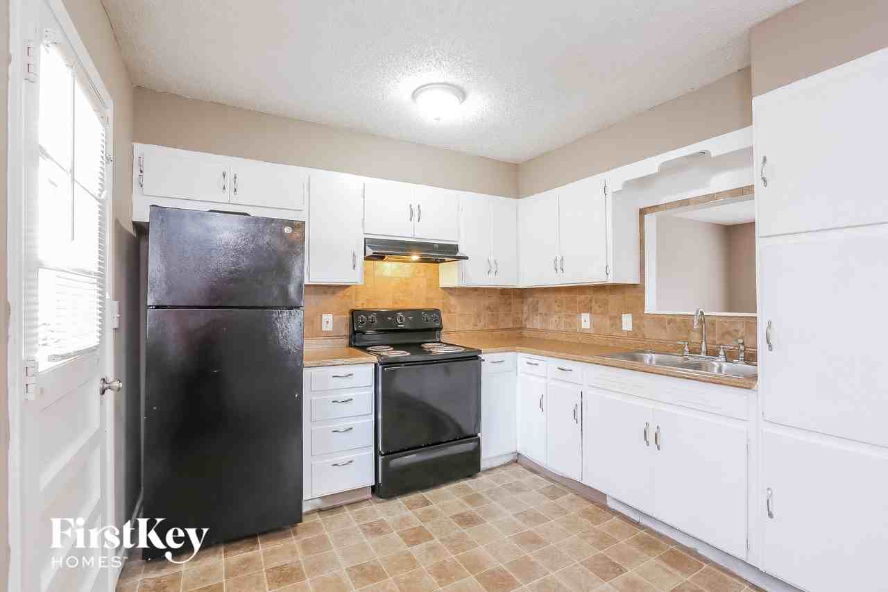 1104 Kearney Rd - Photo 5 of 15