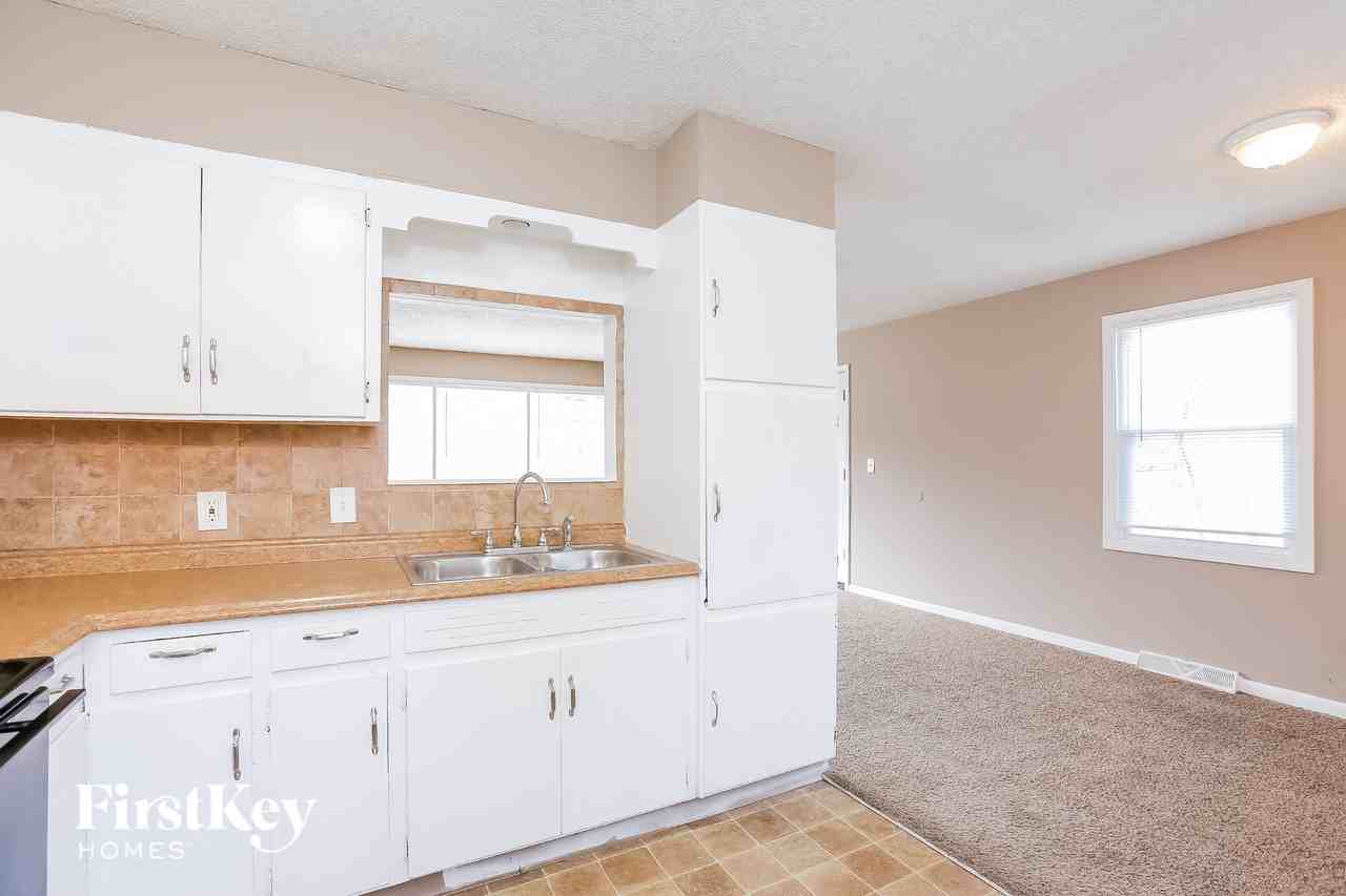 1104 Kearney Rd - Photo 6 of 15