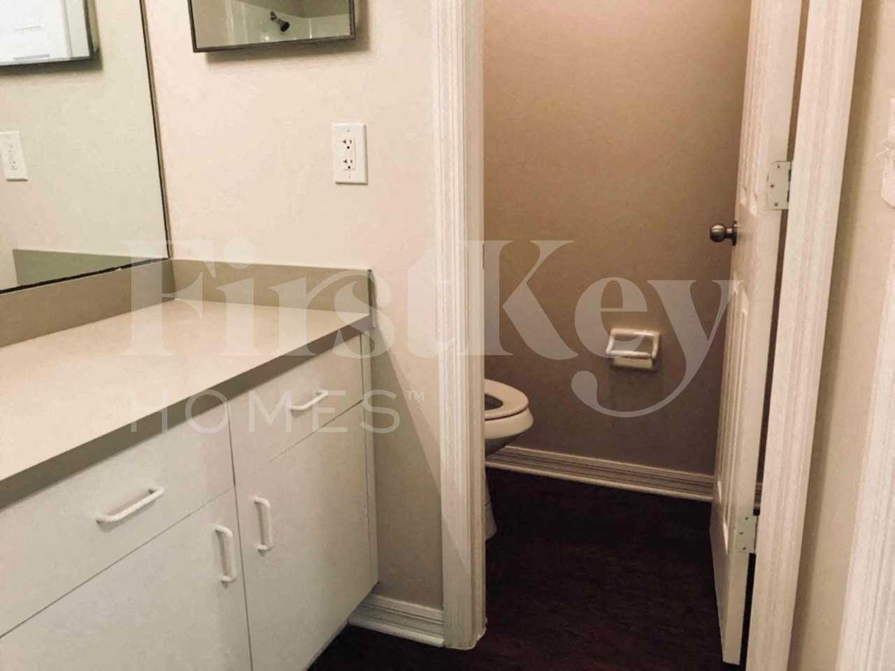 1016 Sw 37th Ter - Photo 7 of 23