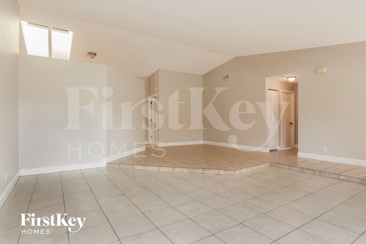 1013 Swave - Photo 4 of 15