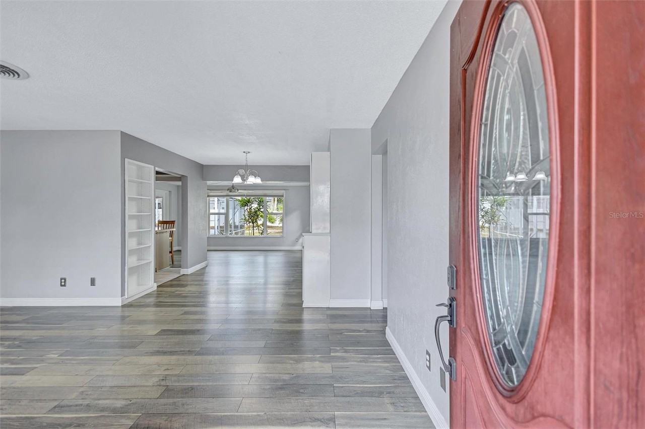 2544 Burnice Dr - Photo 3 of 38