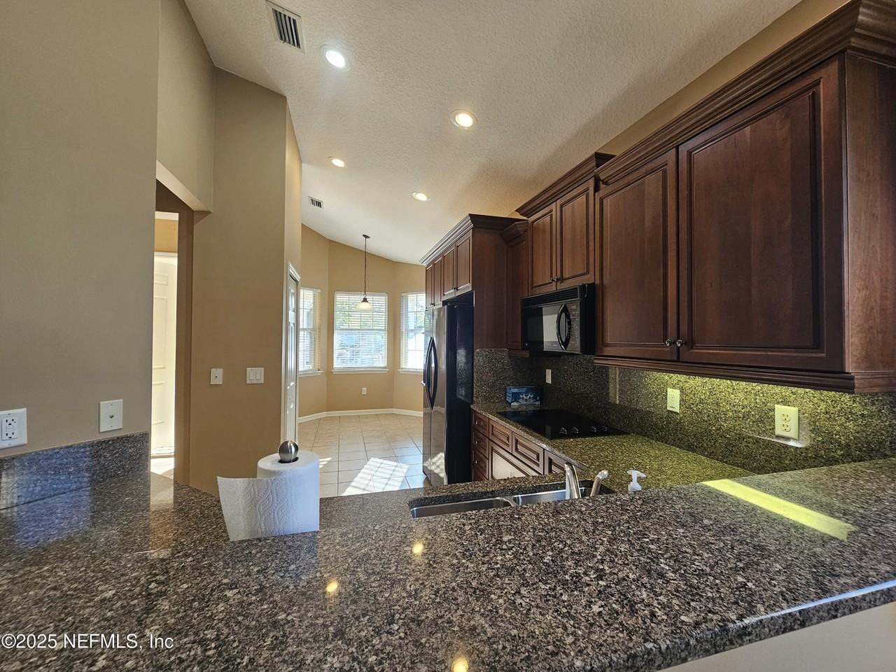 964 Hazeltine Ct - Photo 5 of 15