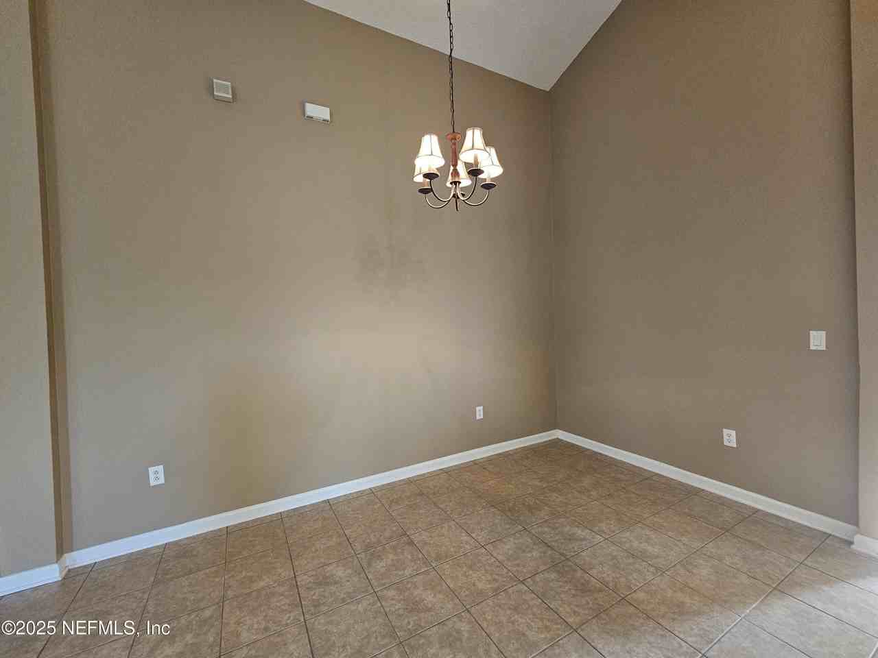 964 Hazeltine Ct - Photo 6 of 15