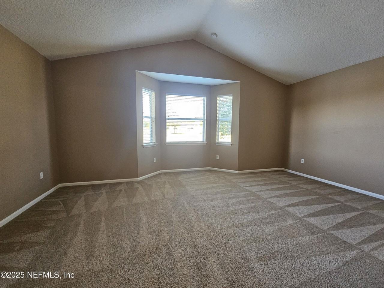 964 Hazeltine Ct - Photo 7 of 15