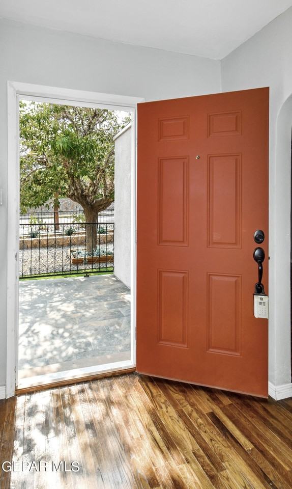 2728 Byron St - Photo 7 of 33