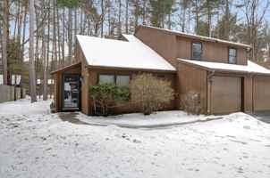 featured image of 9 Wake Robin Rd